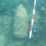 Buceadores de la Armada neutralizan un ob&uacute;s de la Guerra Civil en una playa de Alicante