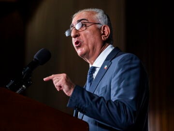 WASHINGTON (United States), 16/01/2026.- Exiled Iranian Crown Prince Reza Pahlavi calls for regime change in Iran at the National Press Club in Washington, DC, USA, 16 January 2026. He said that the 'Islamic Republic will fall.' EFE/EPA/JIM LO SCALZO 
