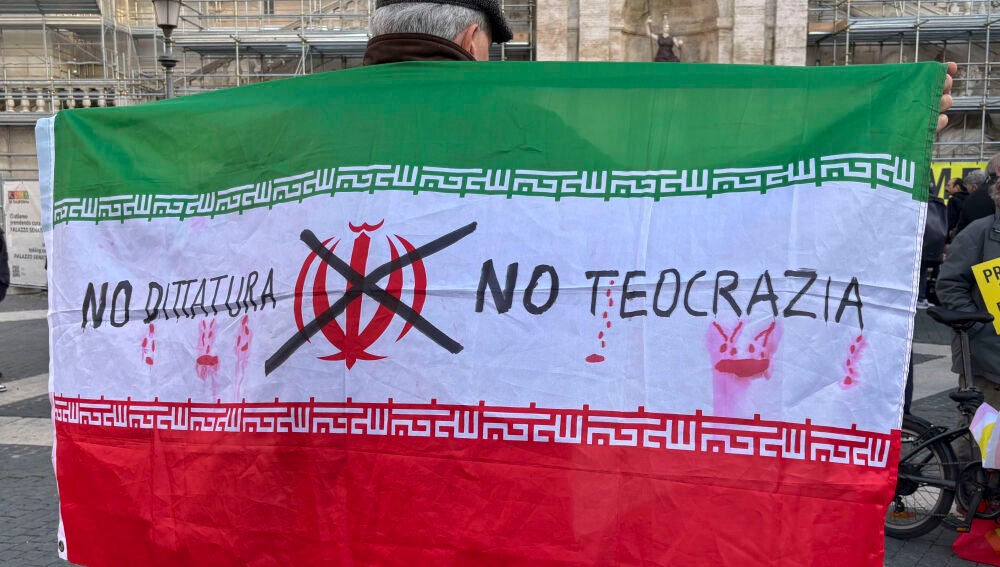 Cientos de personas se manifiestan en Roma en apoyo al pueblo iraní: "No a la dictadura"