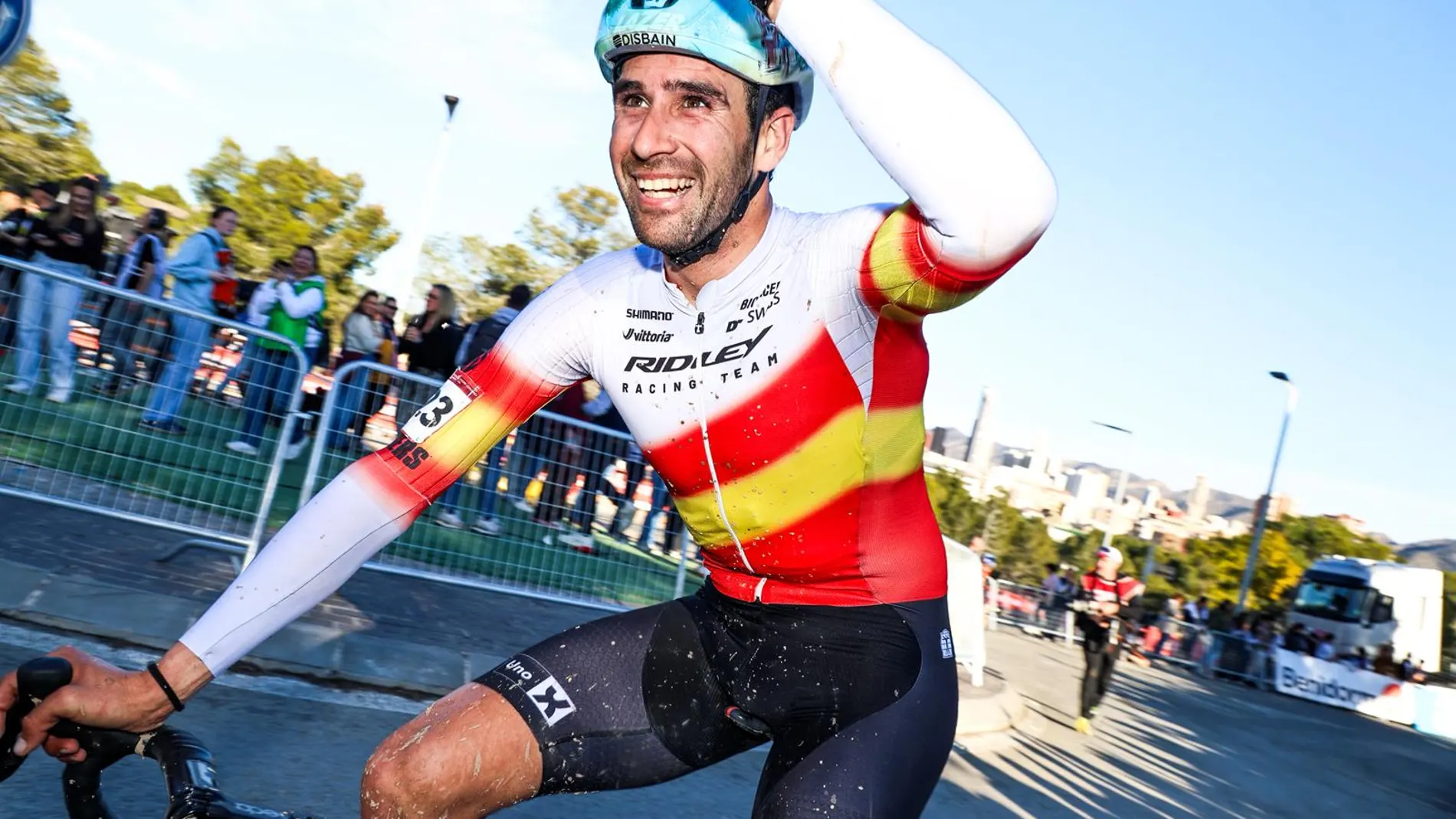 Felipe Orts celebra su podio en Benidorm