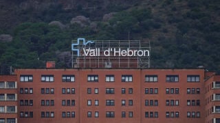 Fachada del Hospital Vall d&rsquo;Hebron, a 19 de enero de 2026, en Barcelona, Catalu&ntilde;a (Espa&ntilde;a). El presidente de la Generalitat, Salvador Illa, ha asegurado este domingo por la noche que est&aacute; "bien y con &aacute;nimos", tras ser hospitalizado en Barcelona a ra&iacute;z de un fuerte dolor en las piernas. 19 ENERO 2026 David Zorrakino / Europa Press 19/01/2026