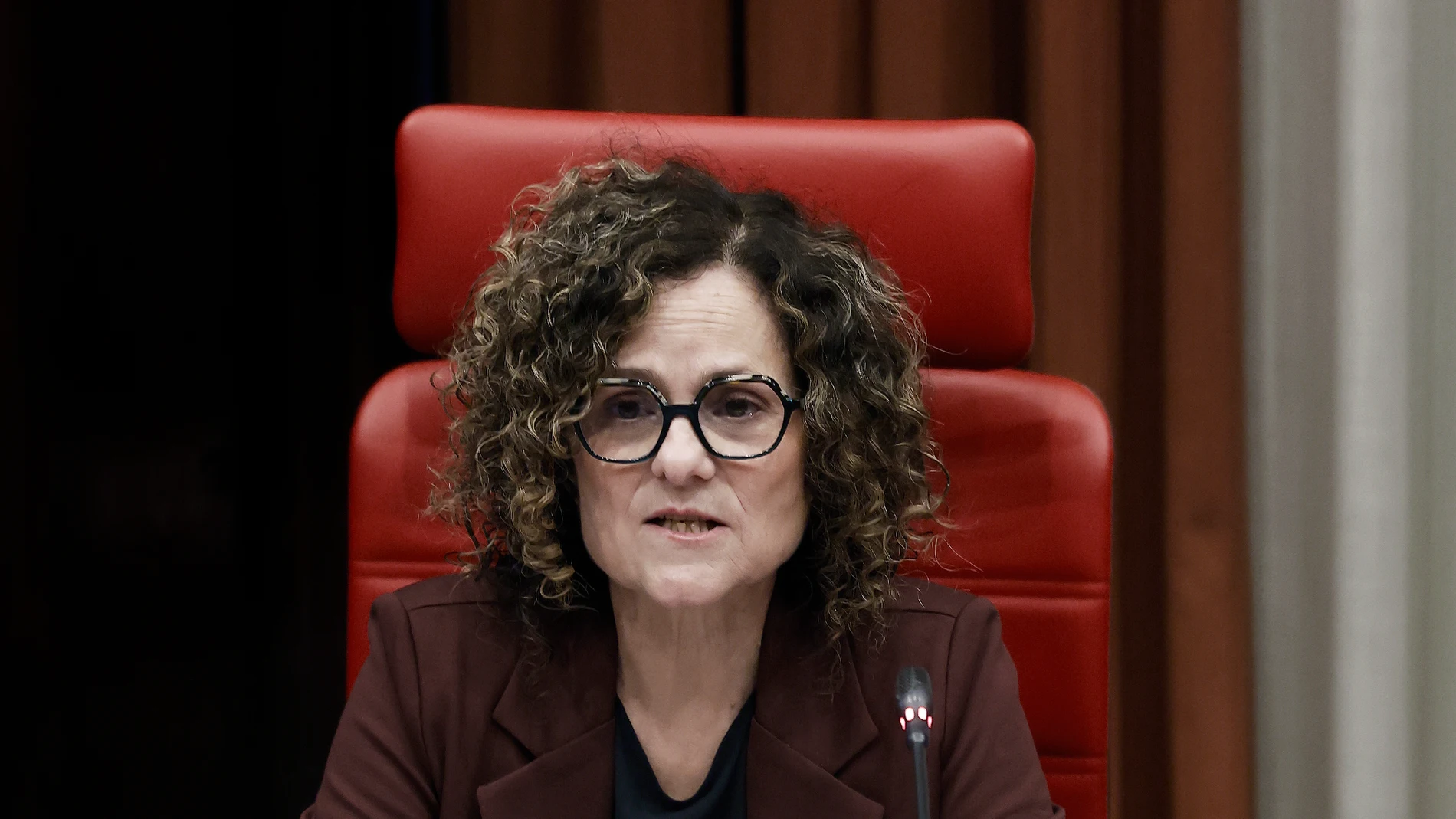 GRAFCAT7024. BARCELONA, 21/01/2026.- La consellera de Cultura, Sònia Hernández, durante su comparecencia en la Comisión de Cultura del Parlament para informar sobre el posible traslado de las pinturas de Sijena. EFE/Andreu Dalmau