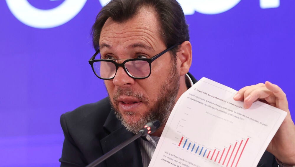 Óscar Puente ofrece una rueda de prensa en Madrid