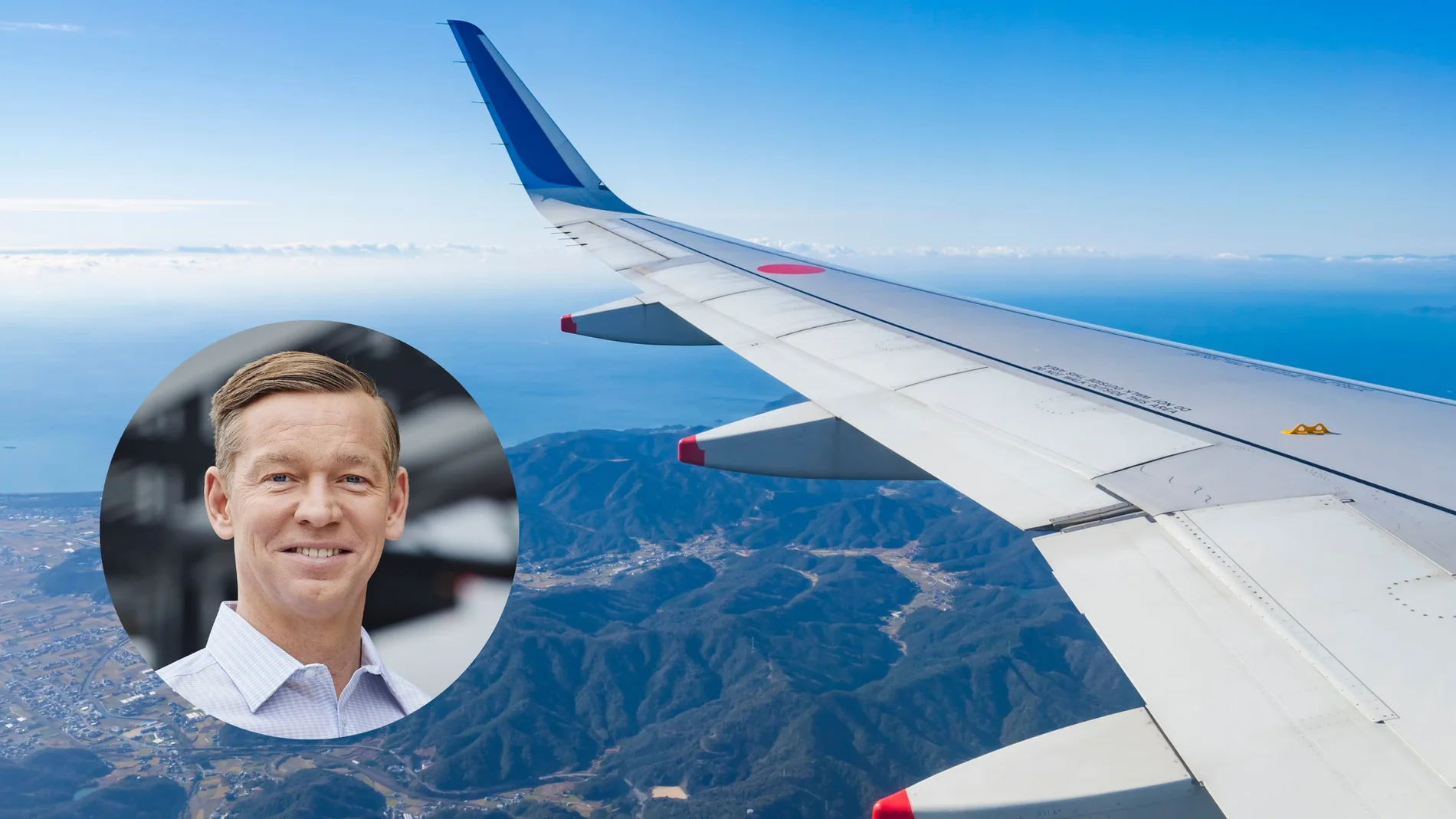 Un conocido directivo de EEUU sorprende con su opinión sobre beber en un vuelo de avión: "Es duro, pero..."