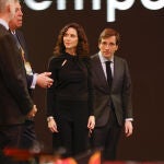 El look en negro de Ayuso en FITUR.