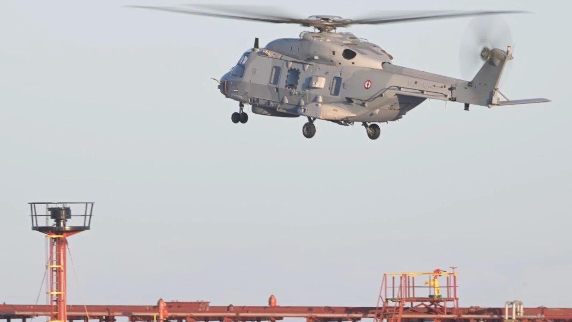 PARÍS, 22/01/2026.- La marina francesa interceptó en aguas del Mediterráneo un petrolero "procedente de Rusia" y que contravenía las sanciones internacionales que prohíben exportar petróleo de ese país, indicó el presidente, Emmanuel Macron. La operación tuvo lugar "en alta mar" y en la misma participaron otros aliados, "dentro del respeto de la Convención de la ONU sobre el derecho de mar", agregó Macron en un mensaje en la red social X. EFE/ @emmanuelmacron - SOLO USO EDITORIAL/SOLO DISPONI...