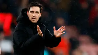 English Premier League - Bournemouth vs Liverpool BOURNEMOUTH (United Kingdom), 24/01/2026.- Bournemouth manager Andoni Iraola celebrates winning the English Premier League match between AFC Bournemouth and Liverpool FC, in Bournemouth, Britain, 24 January 2026. (Reino Unido) EFE/EPA/TOLGA AKMEN EDITORIAL USE ONLY. No use with unauthorized audio, video, data, fixture lists, club/league logos, 'live' services or NFTs. Online in-match use limited to 120 images, no video emulation. No use in betting, games or single club/league/player publicati...