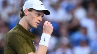 MELBOURNE (Australia), 26/01/2026.- Jannik Sinner of Italy reacts during the Men’s 4th round match against compatriot Luciano Darderi on day 9 of the 2026 Australian Open tennis tournament at Melbourne Park in Melbourne, Australia, 26 January 2026. (Tenis, Italia) EFE/EPA/JOEL CARRETT AUSTRALIA AND NEW ZEALAND OUT 