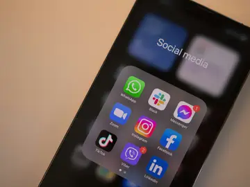 España prohibirá acceder a redes sociales a menores de 16 años Francia quiere prohibir a partir de otoño las redes sociales a menores