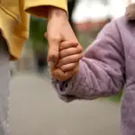 Ocho cosas que nuestros padres hicieron hace décadas y que los psicólogos de ahora consideran que se adelantaron a su tiempo
