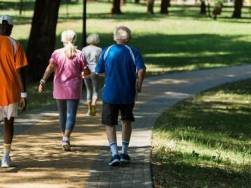 C&oacute;mo mantenerse activo despu&eacute;s de los 60: rutinas recomendadas por entrenadores para mantenerse saludable