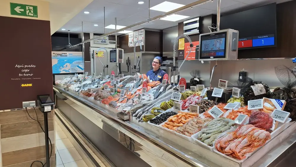Pescadería del supermercado Gadis de la calle General Ruiz en Valladolid