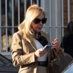 Ana Obreg&oacute;n, entre dos hombres de su pasado