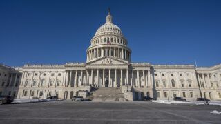 El Senado de EEUU aprueba la ley de financiación, pero no ahuyenta el ...