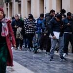 Colas por la regularizaci&oacute;n extraordinaria de inmigrantes