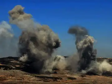 Líbano.- Israel lanza una nueva batería de ataques contra "posiciones de Hezbolá" en Líbano a pesar del alto el fuego Líbano.- Israel lanza una nueva batería de ataques contra "posiciones de Hezbolá" en Líbano a pesar del alto el fuego