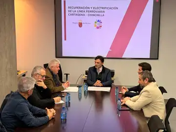El Gobierno regional busca los apoyos de Albacete y Almería para recuperar el tren por Chinchilla El Gobierno regional busca los apoyos de Albacete y Almería para recuperar el tren por Chinchilla