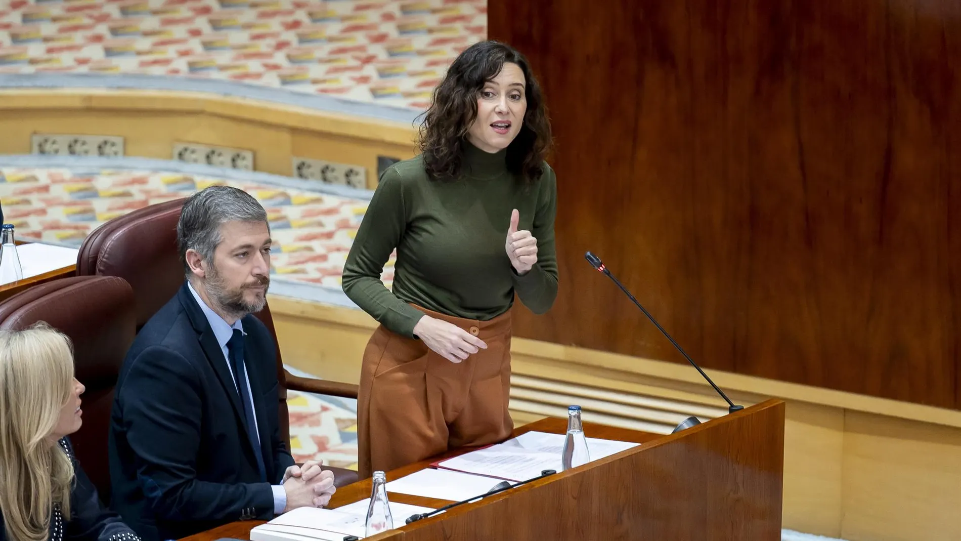 Ni Negro Ni Gris El Look De Isabel D az Ayuso Que Apuesta Por El Color ni-negro-ni-gris-el-look-de-isabel-d-az-ayuso-que-apuesta-por-el-color