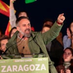 El presidente de Vox, Santiago Abascal, y el candidato a la Presidencia de Arag&oacute;n, Alejandro Nolasco, participan en el acto de fin de campa&ntilde;a