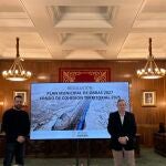 Javier Fa&uacute;ndez junto con el diputado Manuel Mart&iacute;n P&eacute;rez