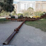 El viento derriba una escultura de 14 metros de altura en el Parque del T&uacute;ria de Val&egrave;ncia