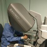 El Hospital La Fe trasplanta a una mujer un ri&ntilde;&oacute;n de su madre con el "robot" Da Vinci