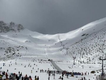 Las estaciones San Isidro y Valle Laciana- Leitariegos en Le&oacute;n reciben m&aacute;s de 8.500 visitantes el fin de semanaREMITIDA / HANDOUT por DIPUTACI&Oacute;N DE LE&Oacute;NFotograf&iacute;a remitida a medios de comunicaci&oacute;n exclusivamente para ilustrar la noticia a la que hace referencia la imagen, y citando la procedencia de la imagen en la firma08/02/2026
