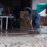 Vecinos de las parcelas próximas al río Guadalquivir que fueron desalojados a causa de las lluvias