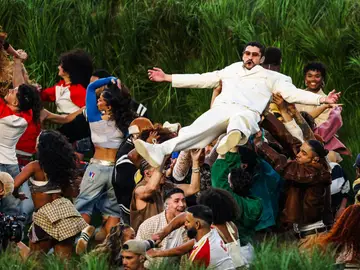NFL Super Bowl LX - Seattle Seahawks vs New England Patriots 08 February 2026, US, Santa Clara: Bad Bunny performs during the Apple Music halftime show at the Super Bowl LIX American football match between the Seattle Seahawks and New England Patriots at Levi Stadium. Photo: Kindell Buchanan/PA Wire/dpa 08/02/2026 ONLY FOR USE IN SPAIN