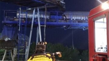 Bomberos sofocan un incendio en una planta de residuos en Ulea REMITIDA / HANDOUT por IM&Aacute;GENES FACILITADAS POR BOMBEROS (CEIS) Fotograf&iacute;a remitida a medios de comunicaci&oacute;n exclusivamente para ilustrar la noticia a la que hace referencia la imagen, y citando la procedencia de la imagen en la firma 09/02/2026