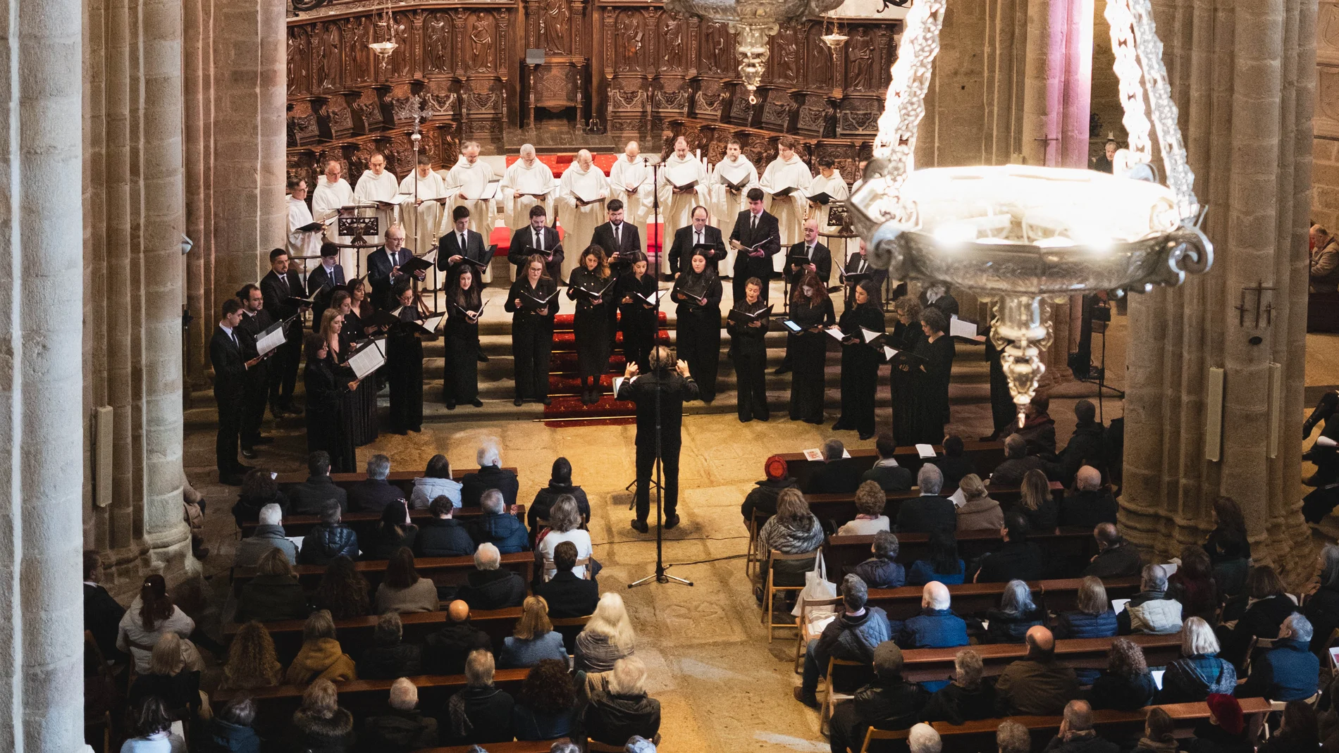 El León de Oro y la Schola Antiqua cantan Victoria