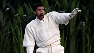 Bad Bunny se viste de Zara en la Super Bowl y sorprende a 127 millones de personas celebrando una boda en directo Bad Bunny se viste de Zara en la Super Bowl y sorprende a 127 millones de personas celebrando una boda en directo