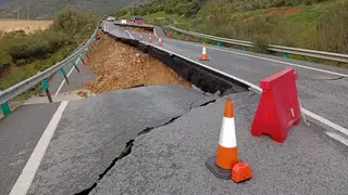 Vista de la carretera dirección Ronda a Algodonales A374, que conecta la provincia de Cádiz y Sevilla Vista de la carretera dirección Ronda a Algodonales A374, que conecta la provincia de Cádiz y Sevilla