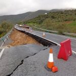Vista de la carretera direcci&oacute;n Ronda a Algodonales A374, que conecta la provincia de C&aacute;diz y Sevilla