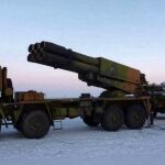 Rusia exhibe un nuevo sistema de lanzamiento m&uacute;ltiple de cohetes que ya est&aacute; usando en Ucrania.