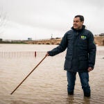 Juanma Moreno, siguiendo la evoluci&oacute;n de la situaci&oacute;n generada por el tren de borrascas en Andaluc&iacute;a