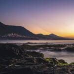 Un paseo entre acantilados y piscinas naturales en Canarias repite como uno de los mejores de Espa&ntilde;a
