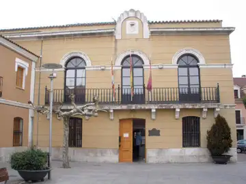 Fachada del Ayuntamiento de Tudela de Duero Fachada del Ayuntamiento de Tudela de Duero