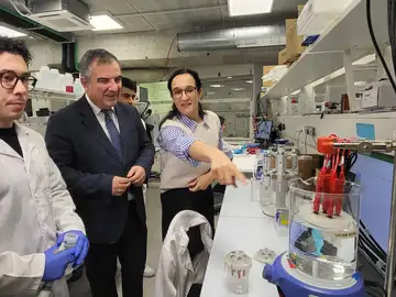 El consejero de Medio Ambiente, Juan María Vázquez, en su visita al proyecto que se ha desarrollado con la UCAM El consejero de Medio Ambiente, Juan María Vázquez, en su visita al proyecto que se ha desarrollado con la UCAM