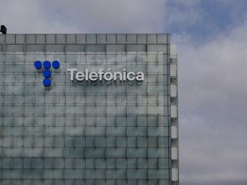 Exterior de la sede de Telef&oacute;nica, en el ensanche de Las Tablas, en el distrito de Fuencarral-El Pardo.
