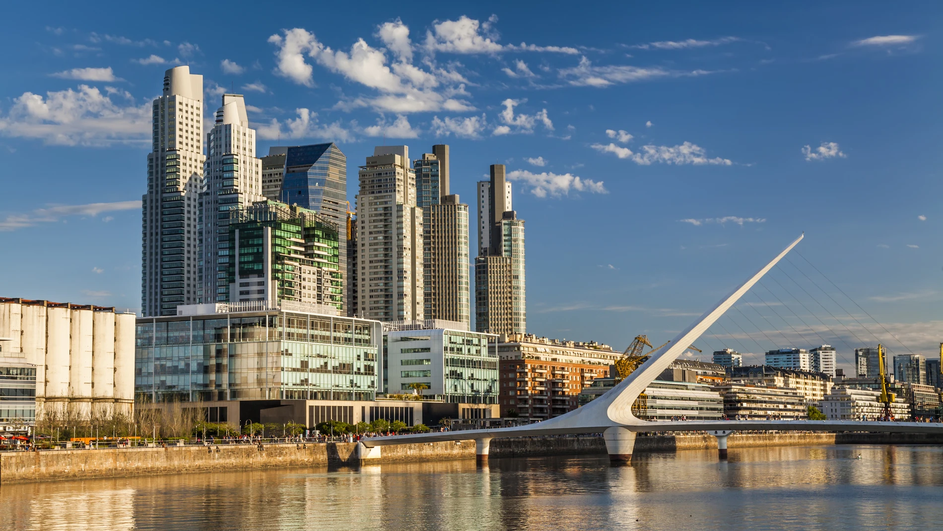 Buenos Aires, Puerto Madero, puente de la Mujer. Argentina
