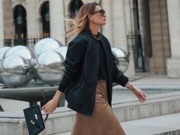 silvia garcia de bartabac con un look con falda