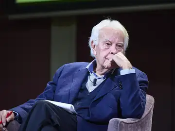 Felipe González reprocha falta total de autocrítica del PSOE tras las derrotas y votará en blanco en las generales Felipe González reprocha falta total de autocrítica del PSOE tras las derrotas y votará en blanco en las generales