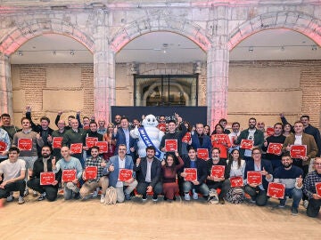 Los 46 restaurantes de Castilla y Le&oacute;n recomendados por la Gu&iacute;a Michelin 2026 ya tienen sus placas