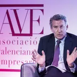 Feijóo apoya a Felipe González frente a la "expropiación" de Sánchez: "Ahora el PSOE es suyo"