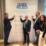 Carbayo, Iglesias, David Mingo y Pilar S&aacute;nchez firman la carta m&aacute;s justa