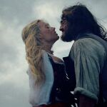 Margot Robbie y Jacob Elordi en "Cumbres borrascosas"