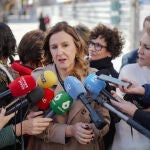 La alcaldesa de Val&egrave;ncia, Mar&iacute;a Jos&eacute; Catal&aacute;, junto a la vicepresidenta primera de la Generalitat y consellera de Vivienda, Susana Camarero, tras asistir al inicio de 91 VPP de alquiler asequible en el barrio de Malilla.
