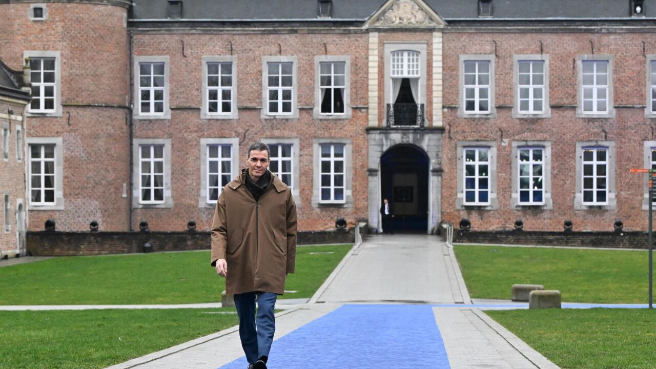 サンチェス氏、欧州首脳の経済会議から排除されたメローニ氏を非難