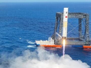 China logra amerizar de forma controlada el propulsor del Long March 10 tras una demostraci&oacute;n del sistema de escape.